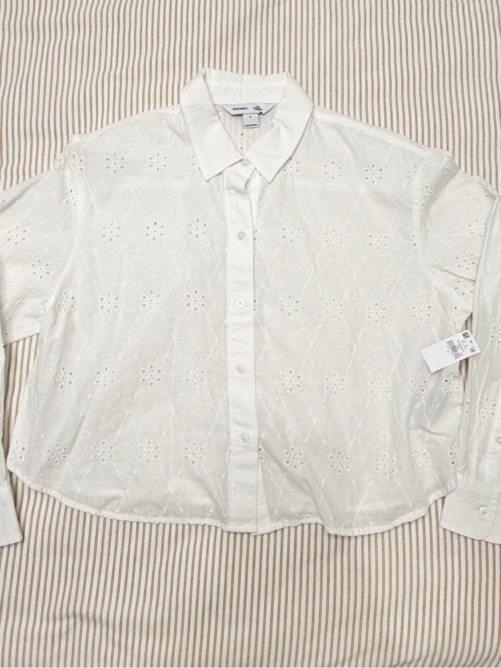 NWT Old Navy White Eyelet Button-Up Cropped Shirt